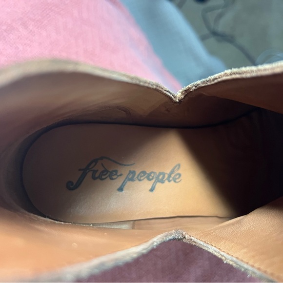 Stylish Animal Print Suede FREE PEOPLE Ankle Boots - Picture 4 of 7